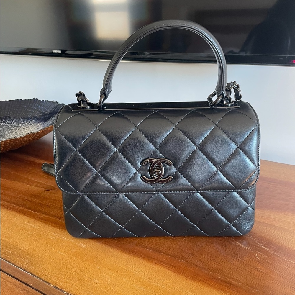 Chanel black on black trendy!